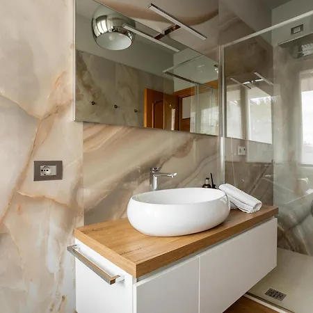 51 Maggiore Con Balcone A 50 Mt Dal Adults Only Appartamento *