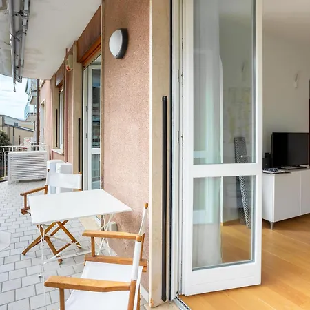 51 Con Terrazzo A 50 Mt Dal Lago - Private Parking (adults Only) Apartment